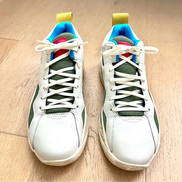 Athletic_Shoes
